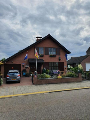 Отель Erbuca Bed and Breakfast  Nieuwstadt